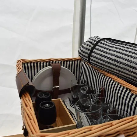 Wild Glamping In The Vienna Alps Campo de lujo *