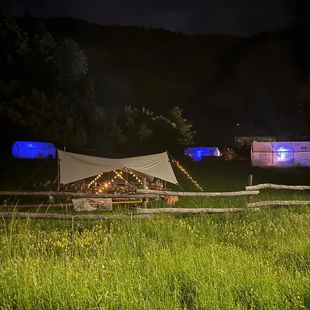 Wild Glamping In The Vienna Alps Campo de lujo