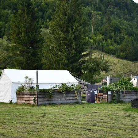 Wild Glamping In The Vienna Alps Campo de lujo