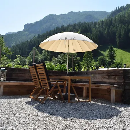 Wild Glamping In The Vienna Alps Campo de lujo
