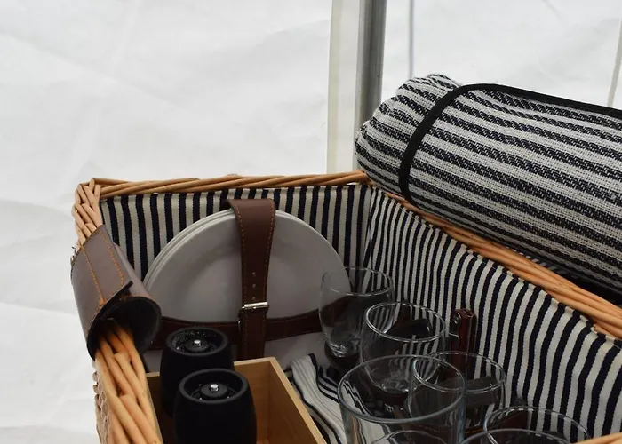 Wild Glamping In The Vienna Alps Lüks kamp alanı *